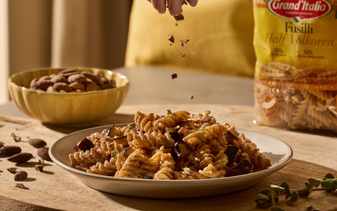 Recept Fusilli Pesto Rosso aubergine ricotta Grand'Italia